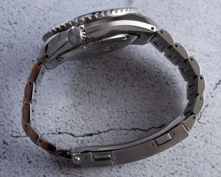 Seiko SPB519 case and crown placement