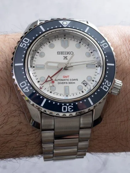 Detail of Seiko SPB519's GMT function and dial