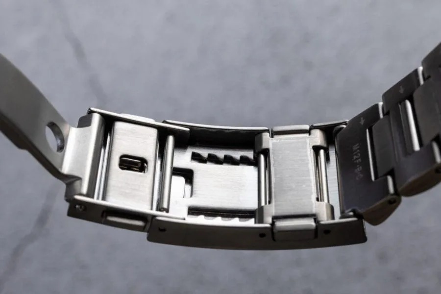 Seiko SPB519 bracelet and clasp design