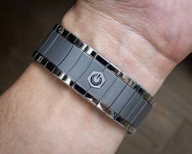 Bracelet and clasp design of Gerald Charles Masterlink Perpetual Calendar