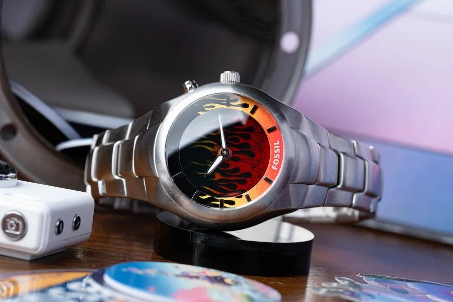 Fossil Y2K Big Tic watch with central screen and hands