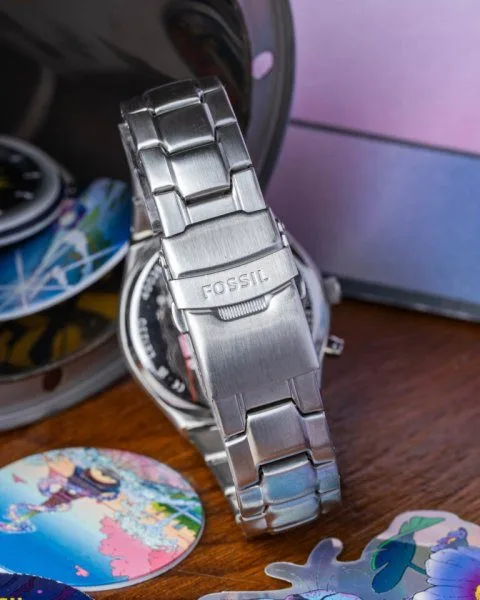 Domed mineral glass and bezel of Fossil Y2K Big Tic