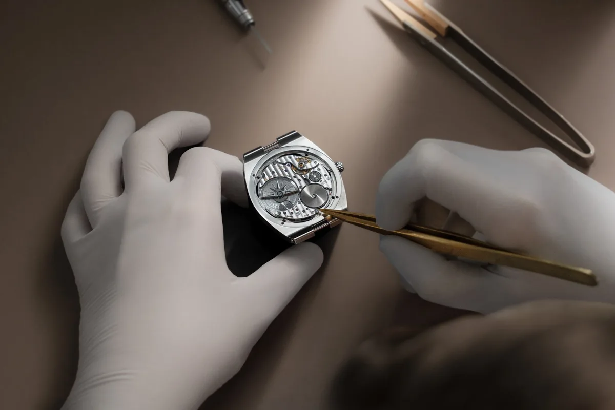 Side view of Patek Nautilus 5610