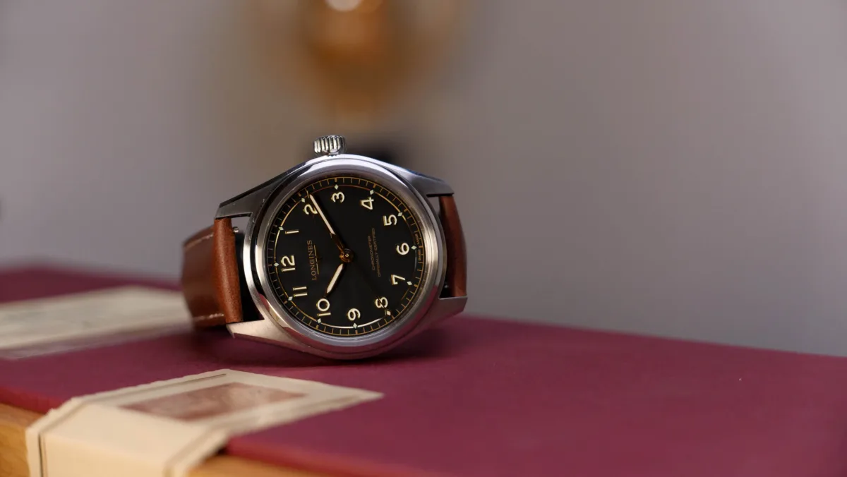 Spirit Pilot watch dial emphasizing legibility