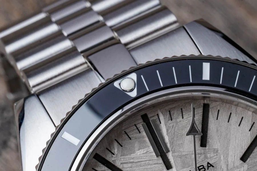 Sapphire case back showing caliber FLD02