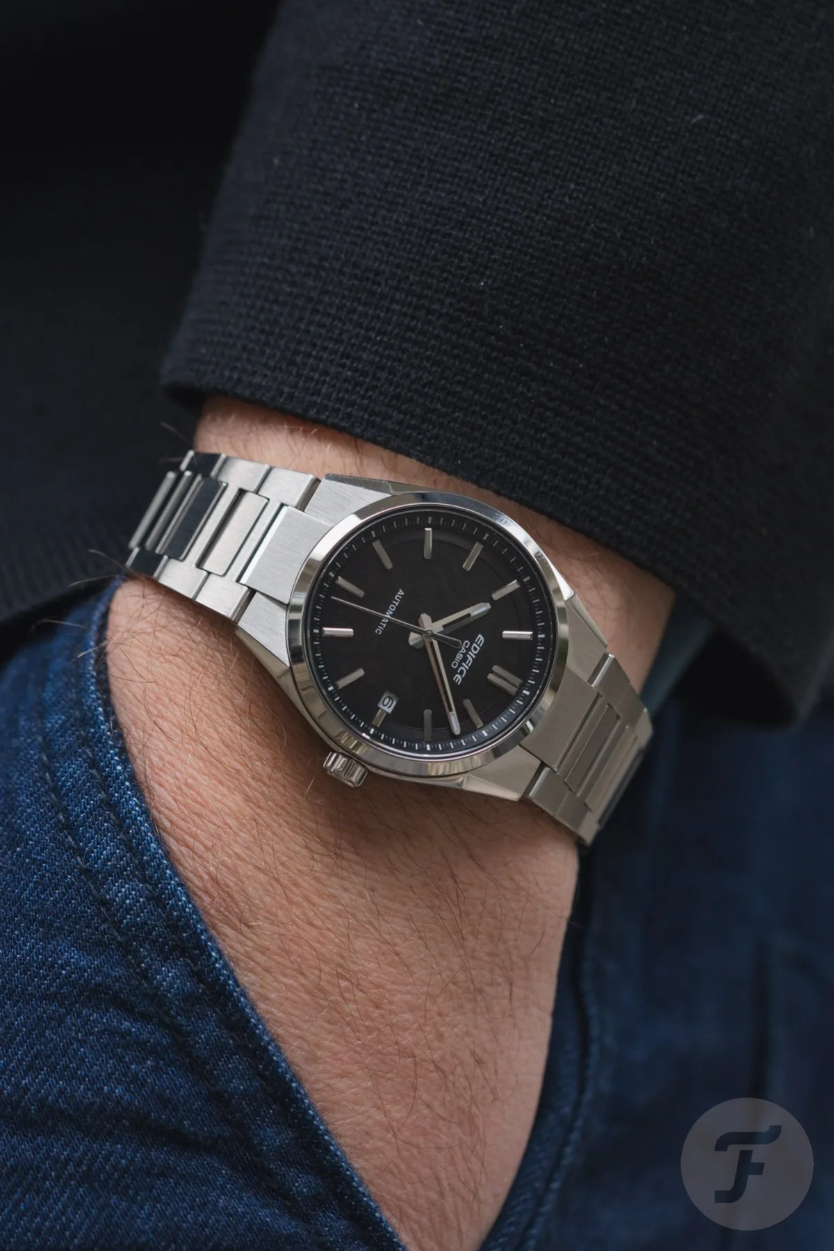 Profile view of Casio Edifice EFK-110 case