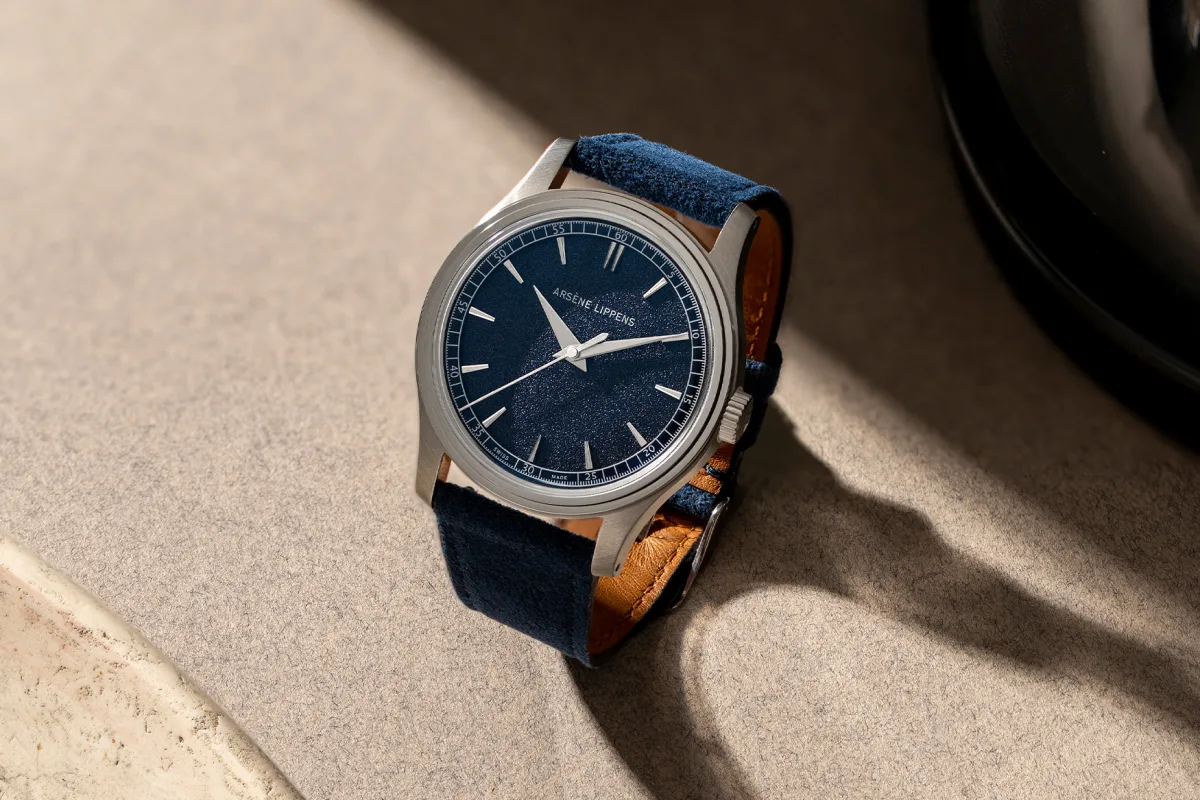 Classico watch with anti-reflective sapphire crystal