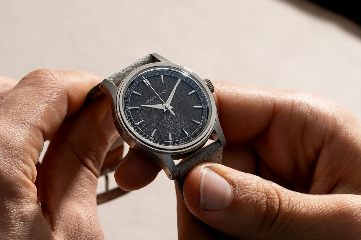 Sellita SW210-1b movement in Classico watch