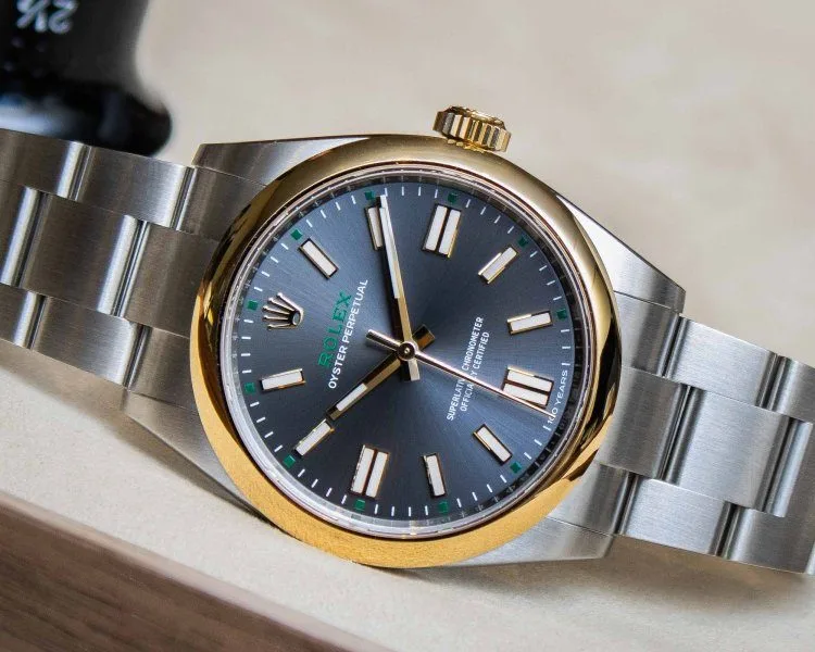 Oyster bracelet design on Rolex Oyster Perpetual 'Oyster 100'