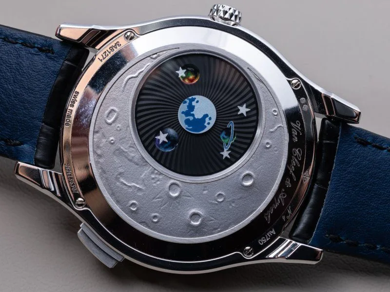 Aventurine night sky on Van Cleef & Arpels Midnight Jour Nuit Phase de Lune