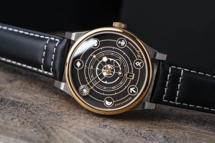 Close-up of Kneijnsberg Hugenius watch mechanism