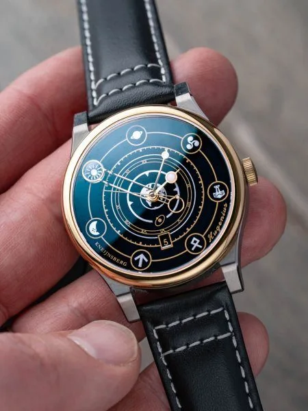 Kneijnsberg Hugenius titanium case design