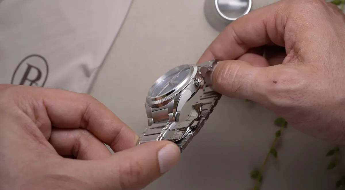 Lugs and side profile of Tonda PF Chronographe Mystérieux