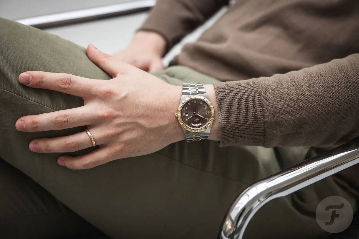 Tudor Royal bracelet and bezel detail