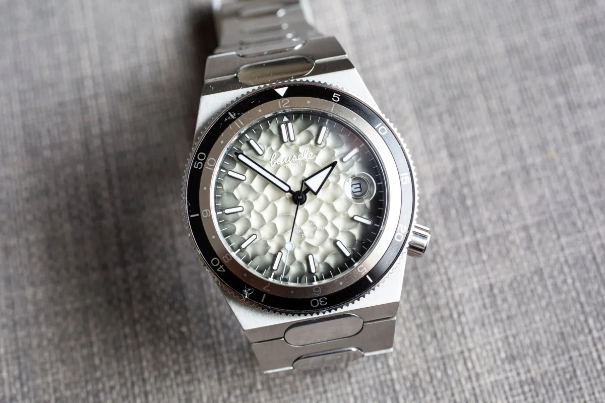 Bausele Elemental's unique crown with Australian sand