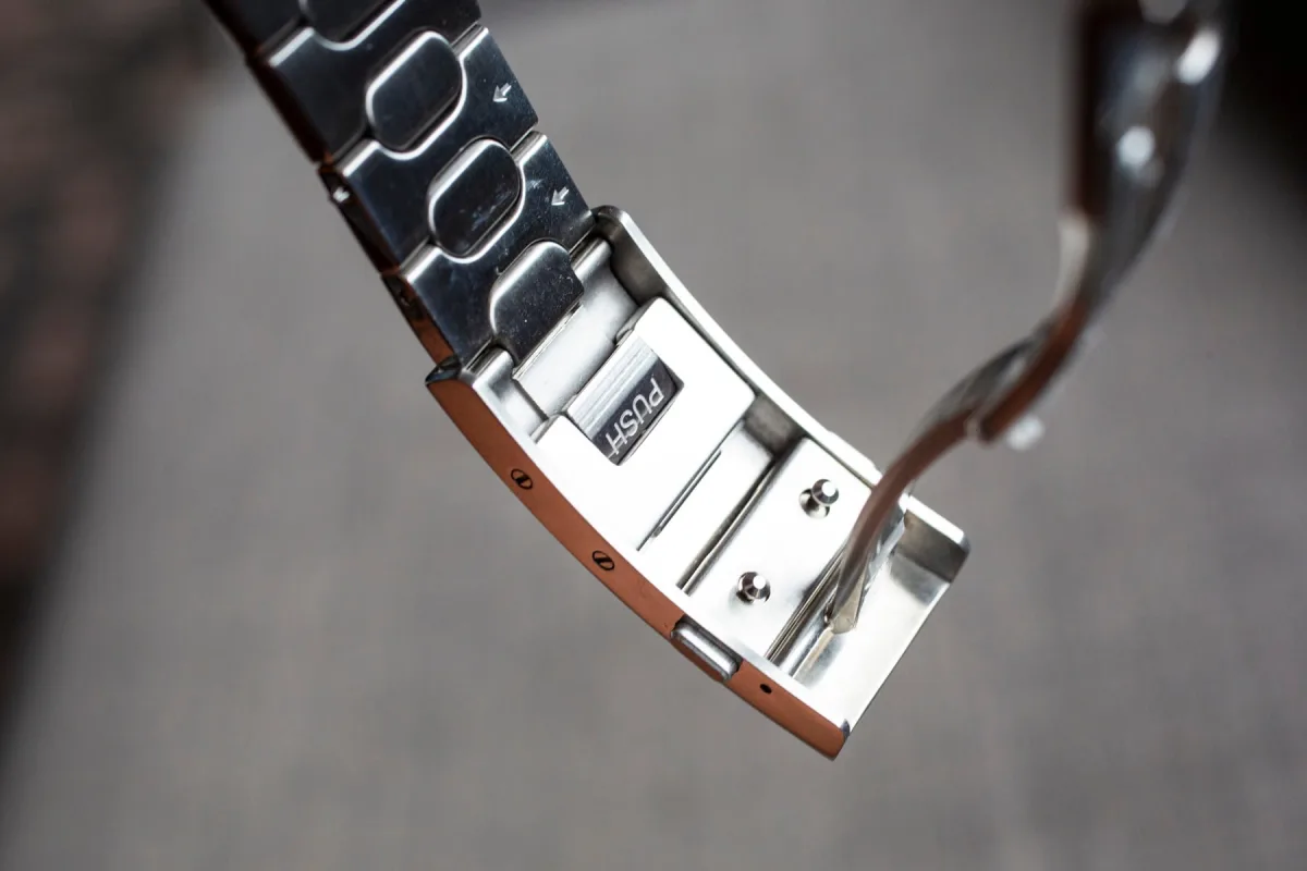 Bausele Elemental on wrist, showcasing size