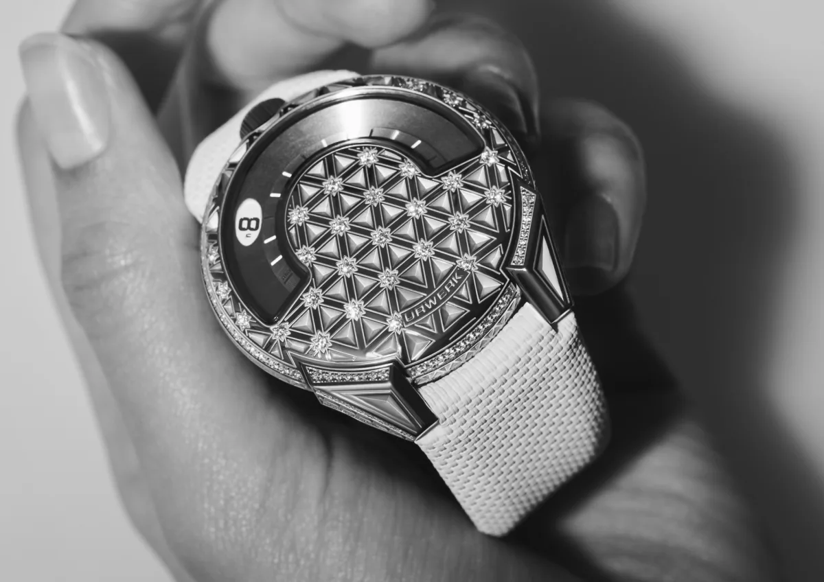 Time display on Urwerk UR-101 Diamond Sky Edition