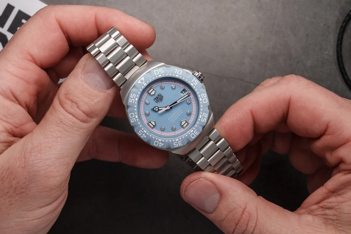 Opaline dial of the TAG Heuer Formula 1 Solargraph Pastel watch