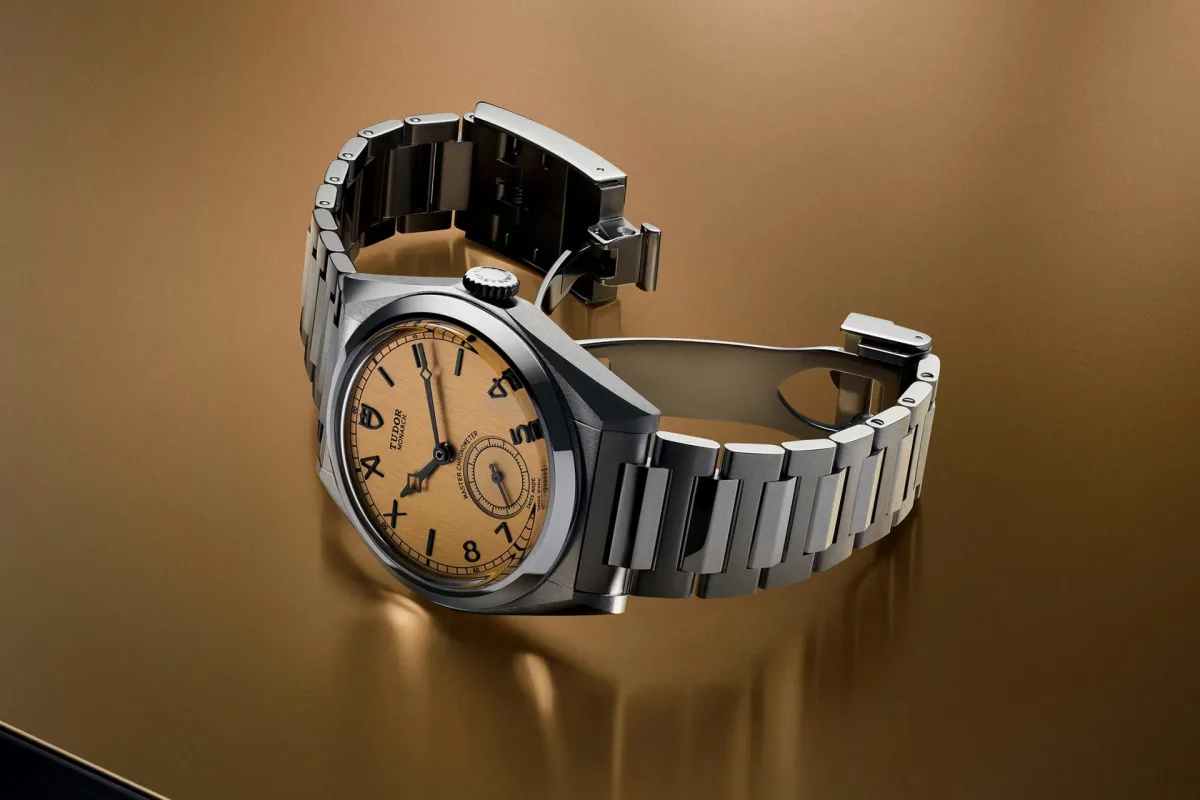 Tudor Monarch with sharp angles and cuts