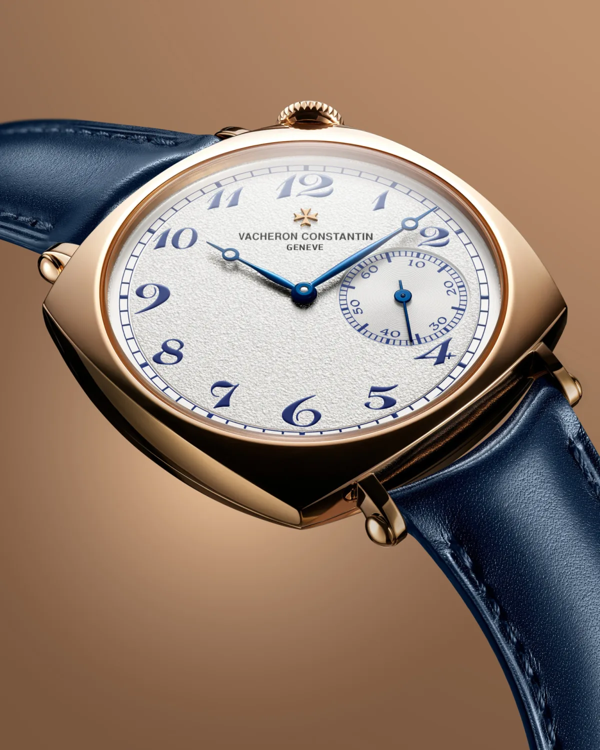 Silvered dial with blue numerals