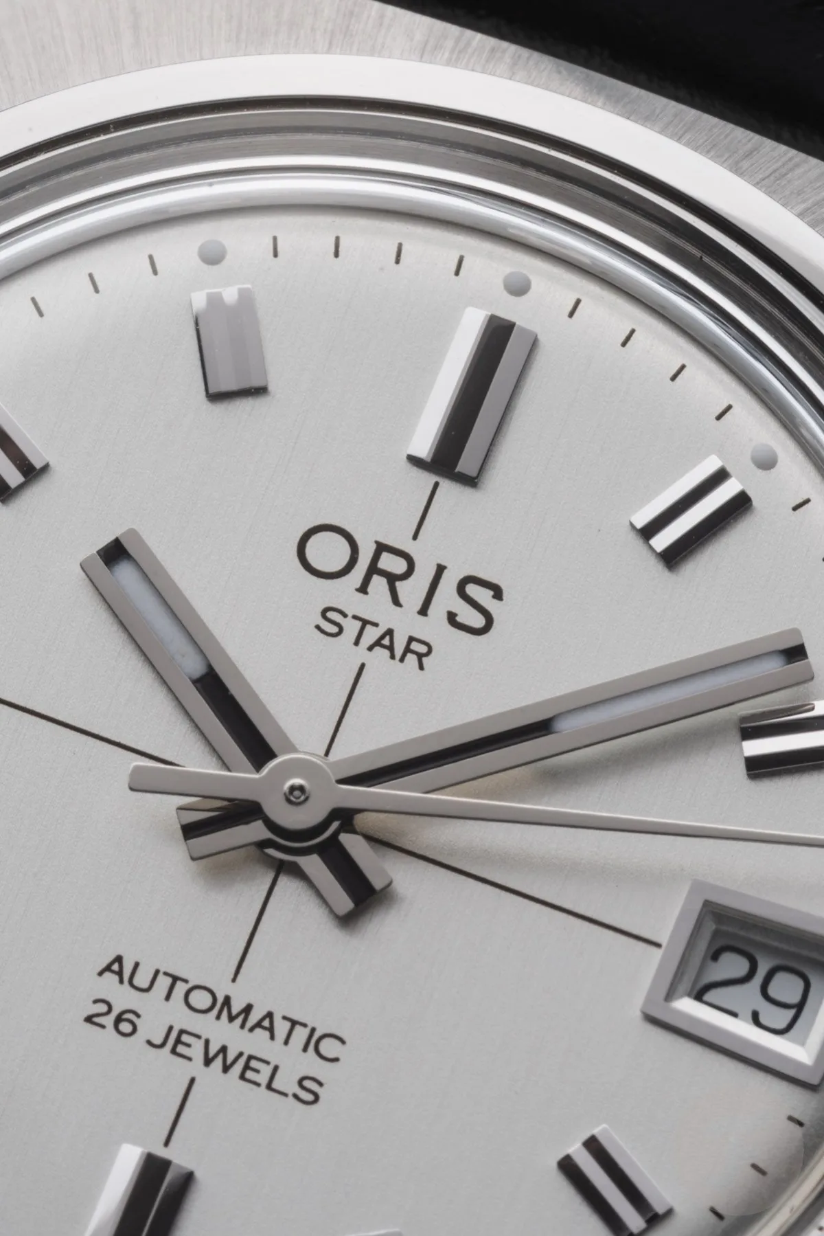 Acrylic glass on the new Oris Star.