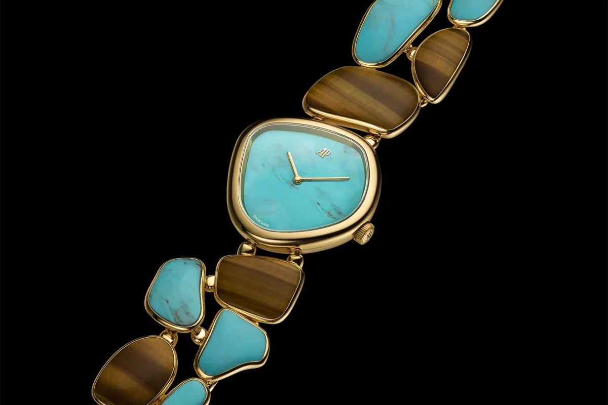 Établisseurs Galets watch with gold pebble links and turquoise inlays