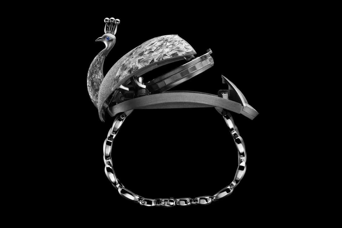 Back view of Établisseurs Peacock showcasing craftsmanship