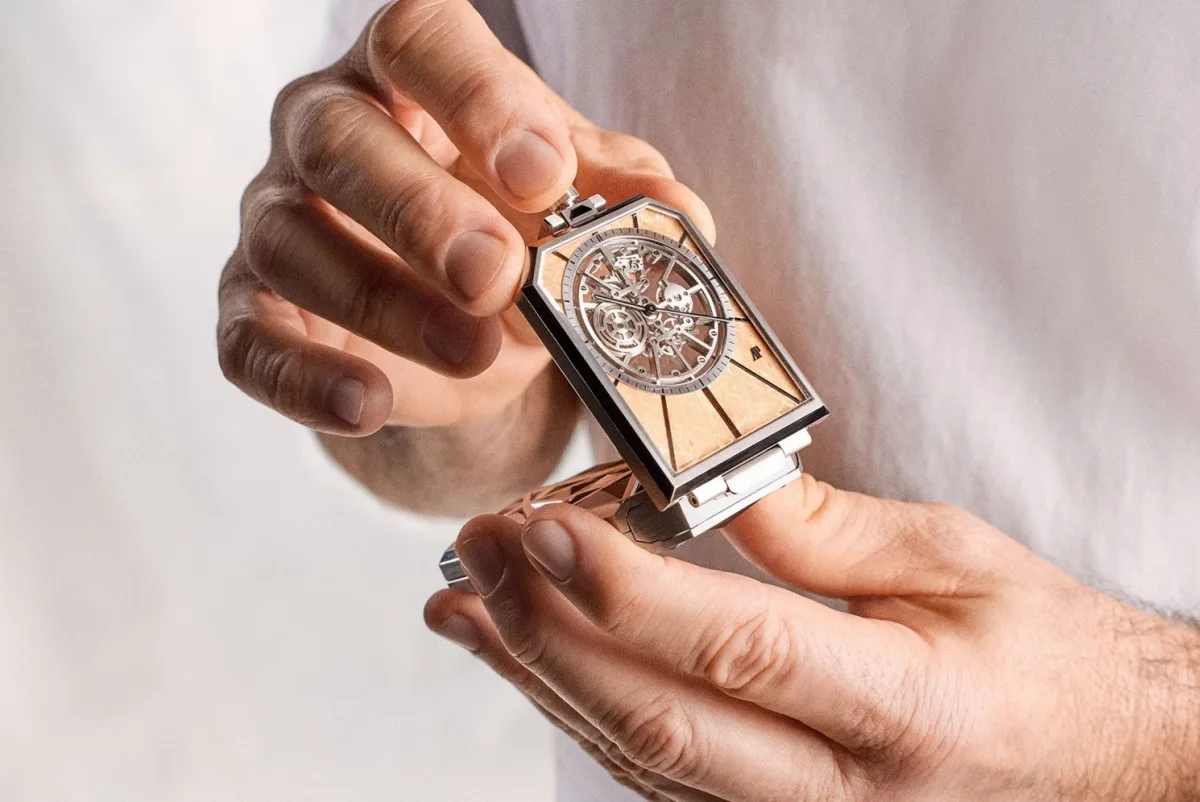 Établisseurs Nomade pocket clock with titanium chain