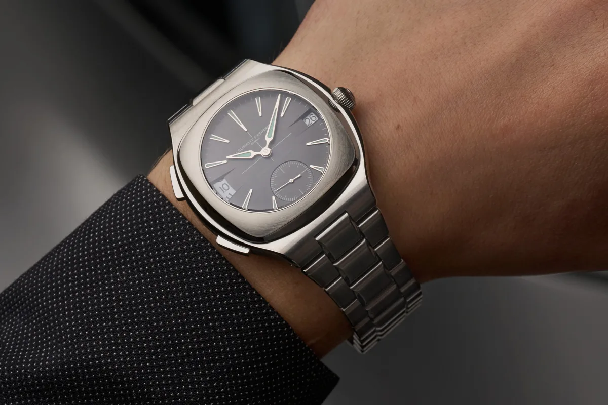 Laurent Ferrier Sport Traveller side view showing case buttons