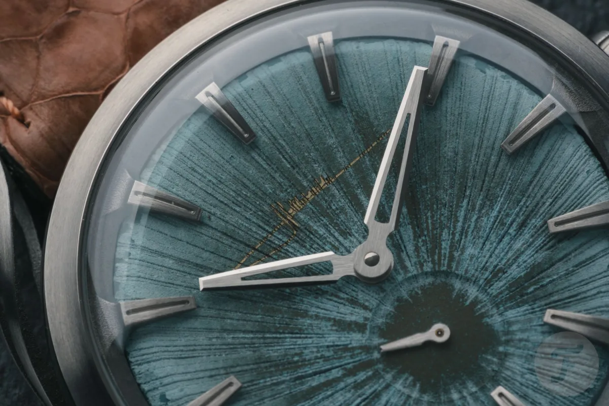 Holthinrichs Lab Series dial with sunray pattern and copper blank