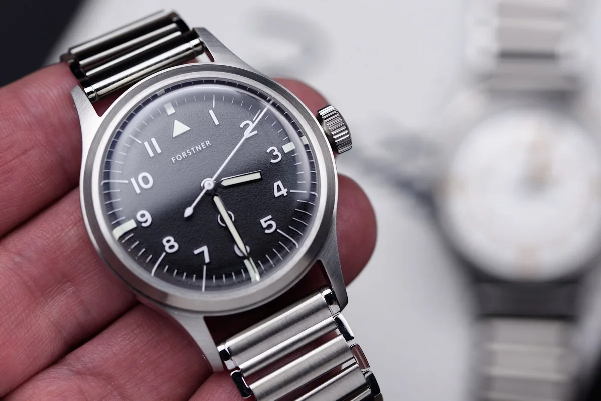 Benrus DTU-2A/P's compact stainless steel case.