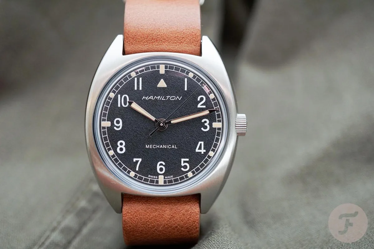 Tissot Visodate's stainless steel case and Powermatic 80 movement.