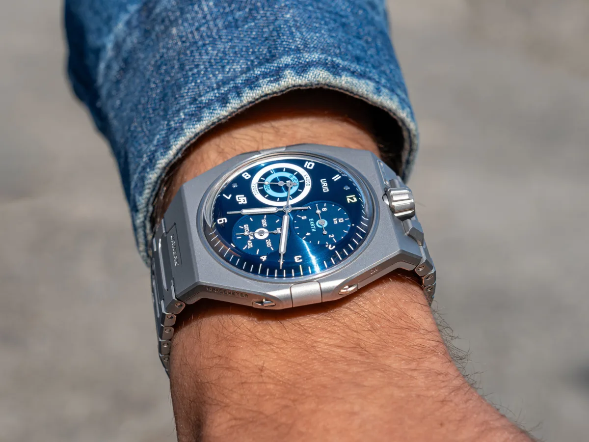 Urwerk UR-10 SpaceMeter Blue measuring Earth's movements