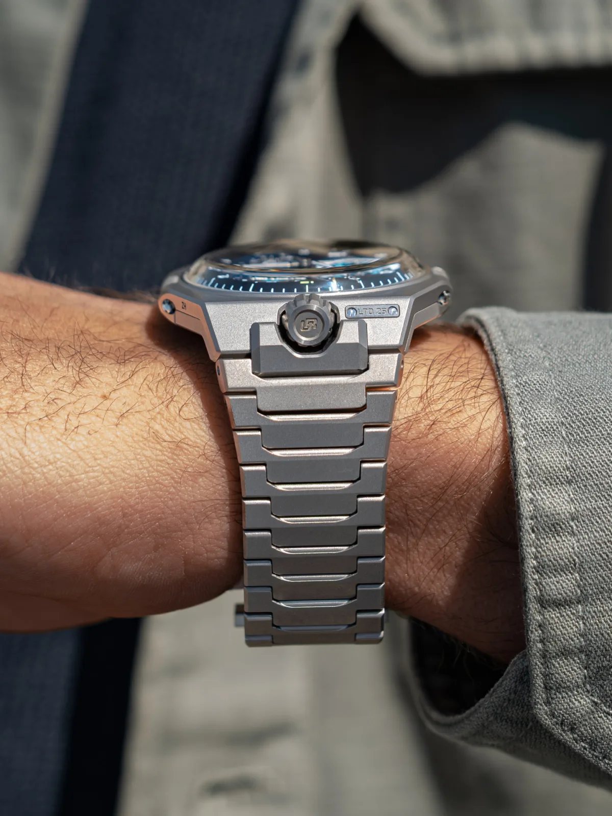Urwerk UR-10 SpaceMeter Blue titanium case design