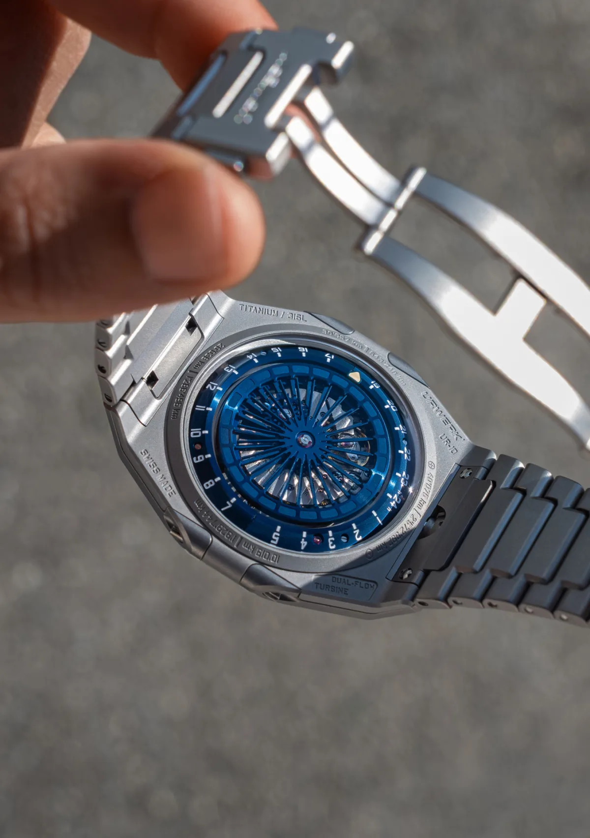 Urwerk UR-10 SpaceMeter Blue rotor and mechanism view