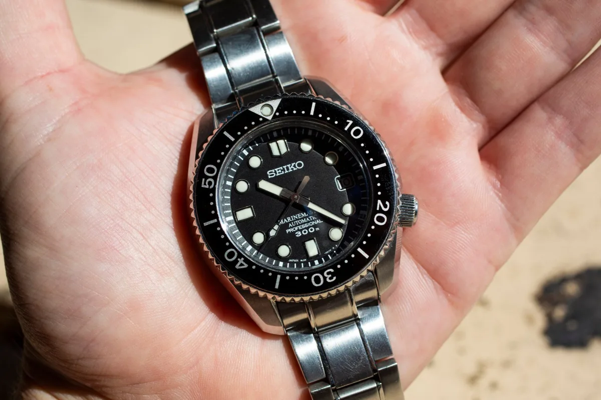 Monobloc case design of Seiko Marinemaster SBDX001