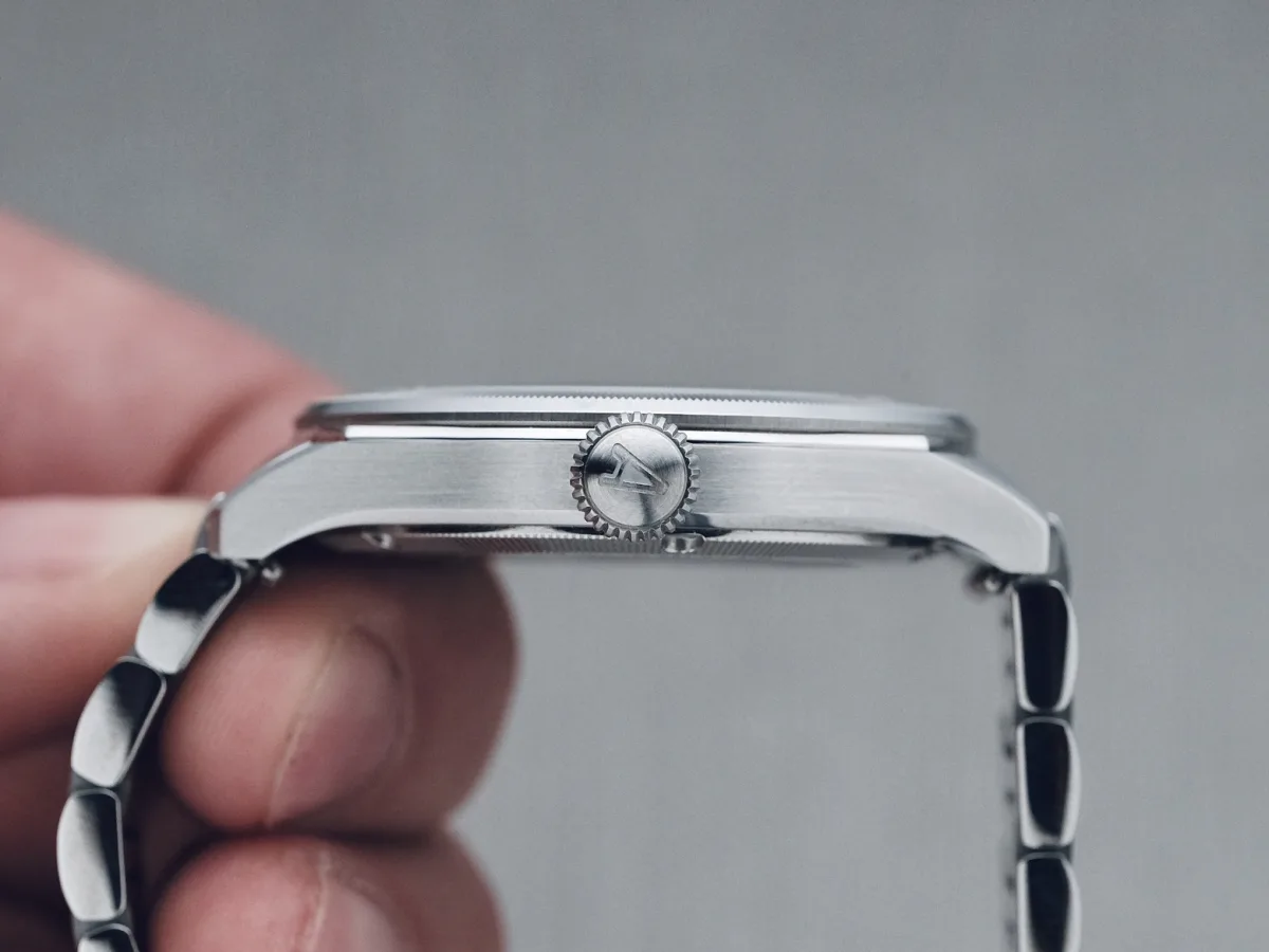 Alato Ögonsten watch case showing stainless steel design