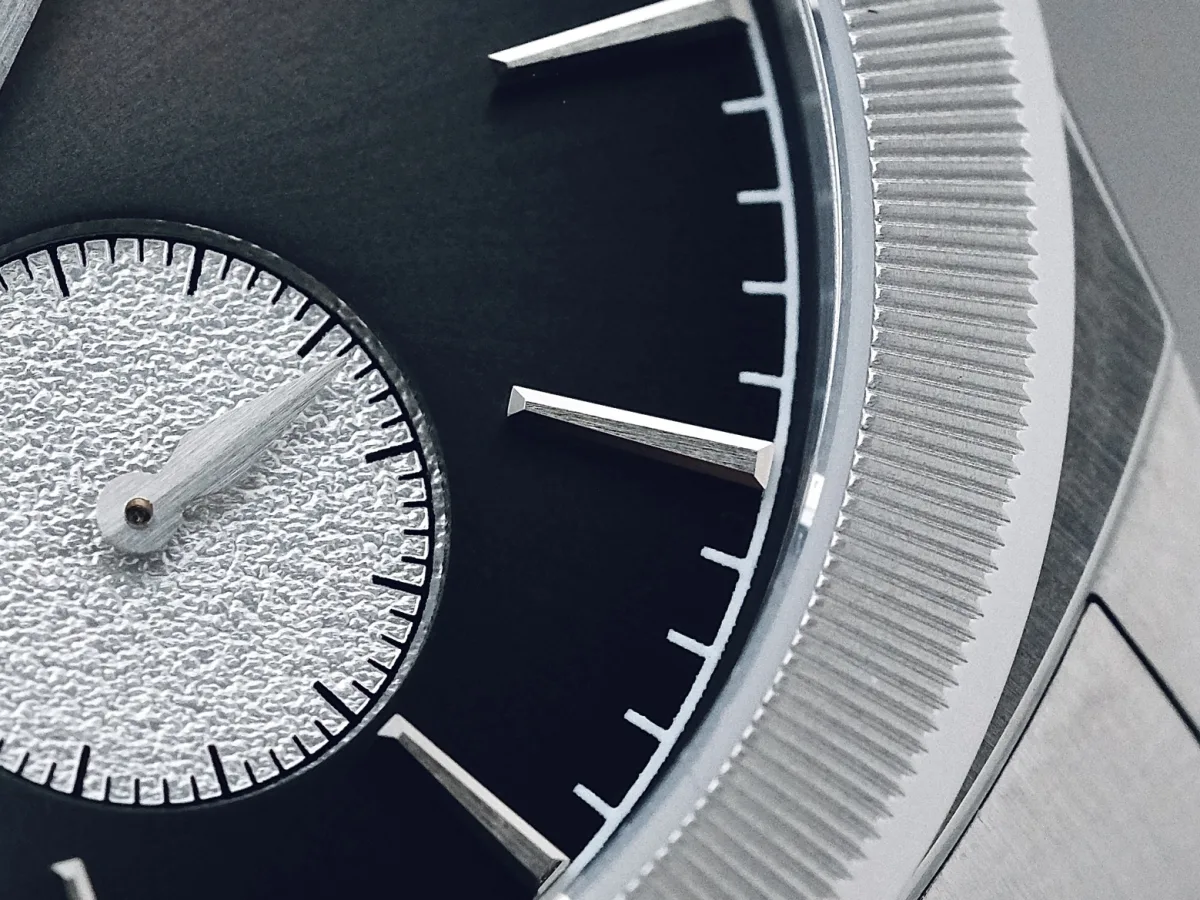 Sub-seconds dial on Alato Ögonsten at 6 o'clock position