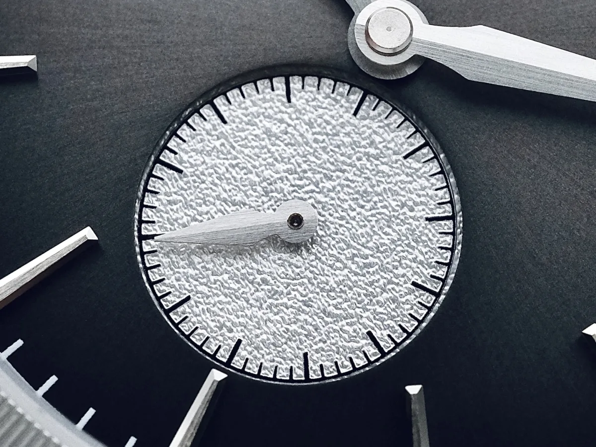 Alato Ögonsten watch dial showing balance and readability