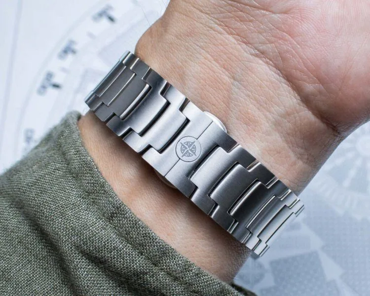 Strap and bracelet options for Bremont Altitude MB