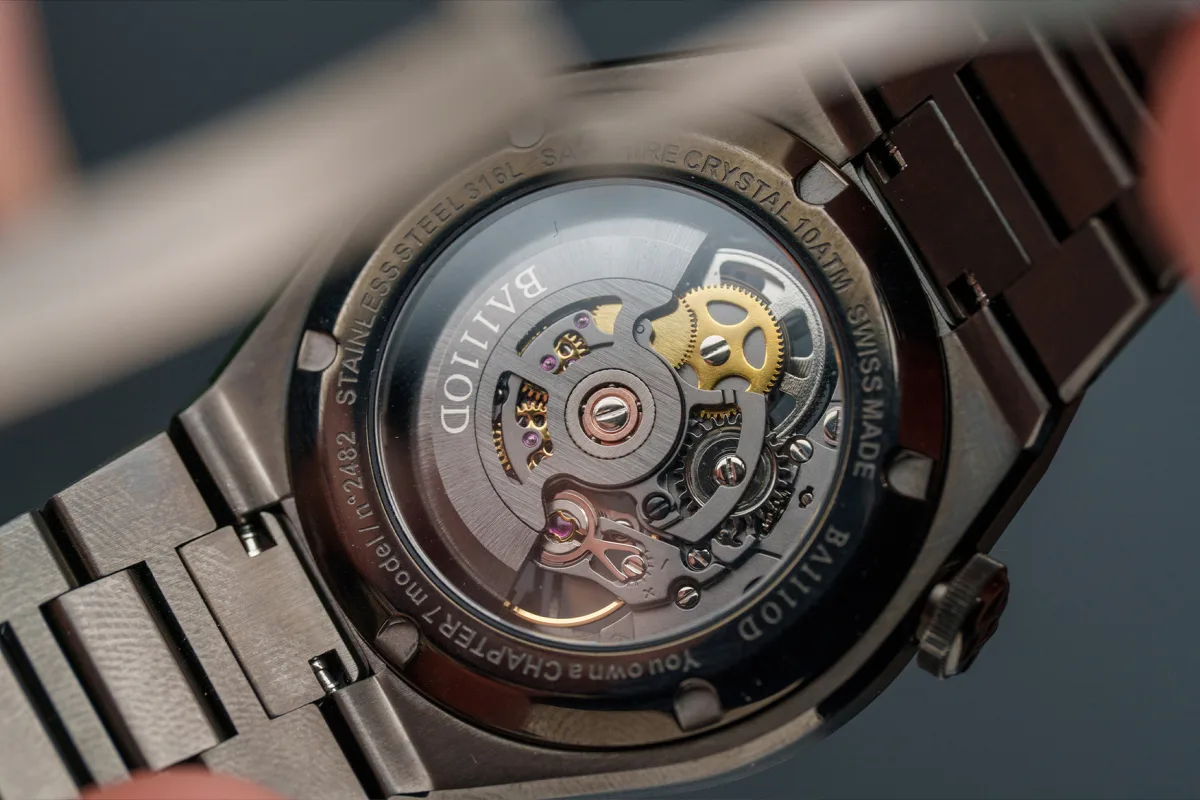 Soprod P024SQ movement inside the watch