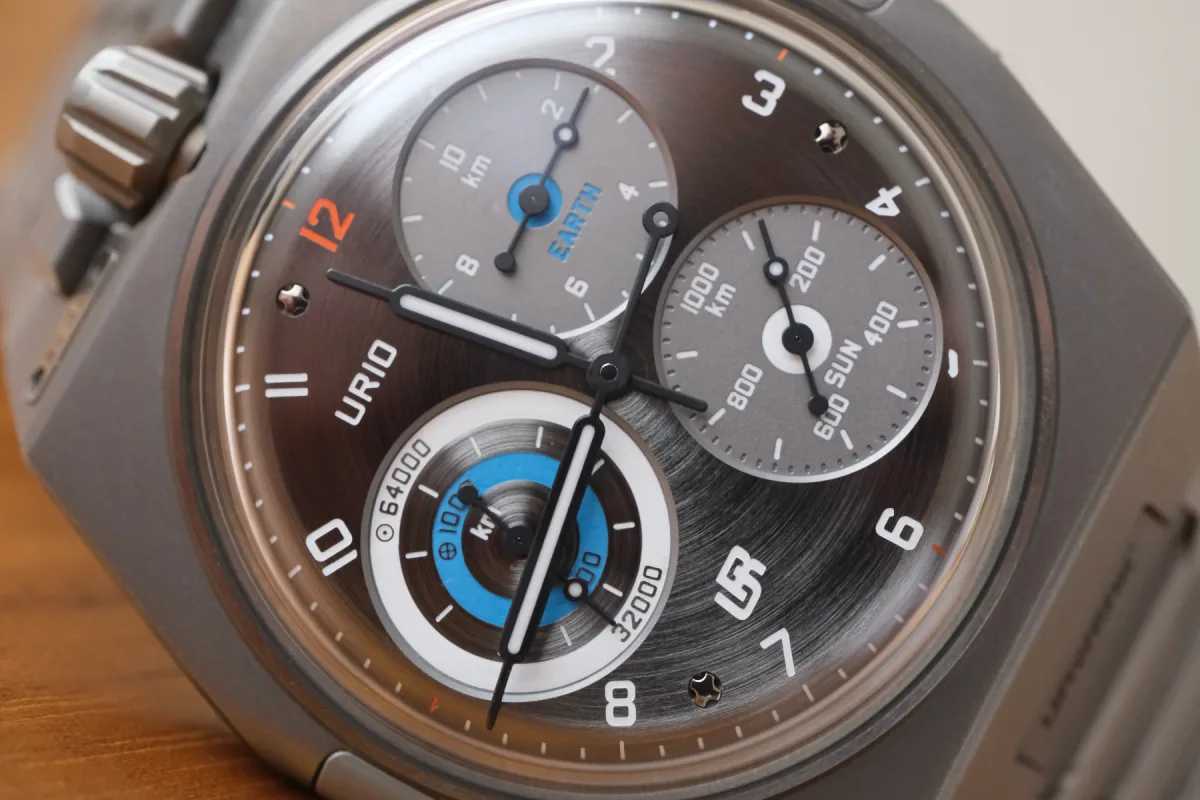 Urwerk UR-10 Spacemeter front view with sapphire crystal