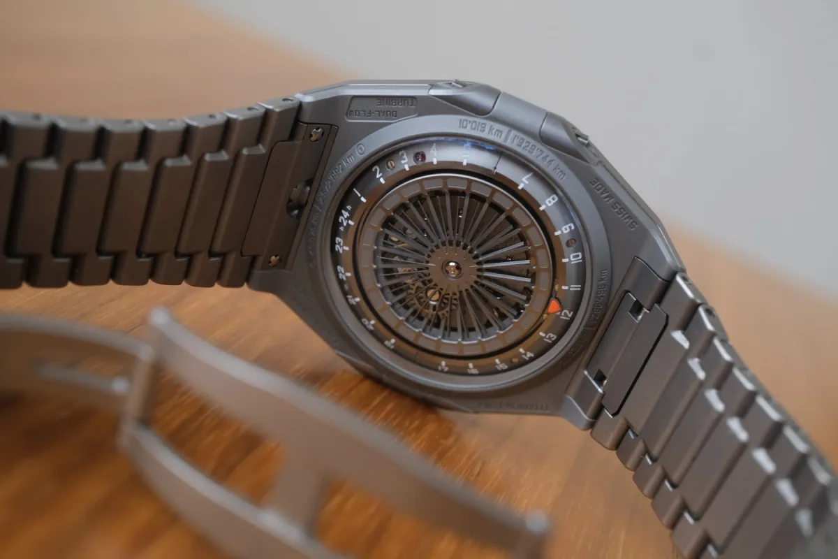 Articulating links of Urwerk UR-10 Spacemeter bracelet