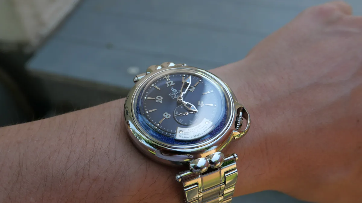 Enygmah watch displaying its polished and matte bracelet finish.