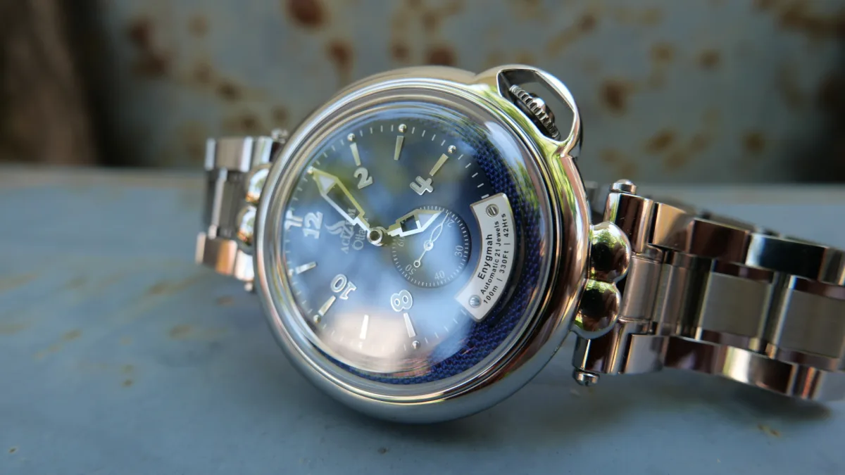 Dial variations of the Enygmah watch in different colors.