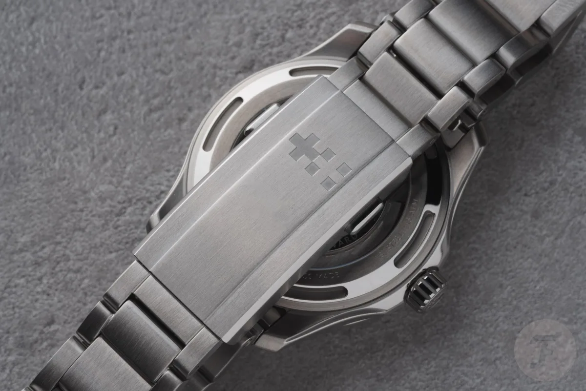 Christopher Ward C63 Sealander GMT bracelet with iLink system.