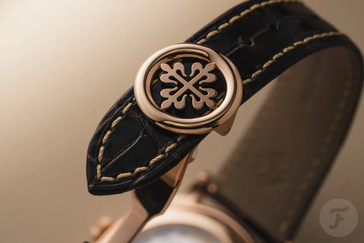 Rose gold case and alligator strap of Ref. 5396R-016