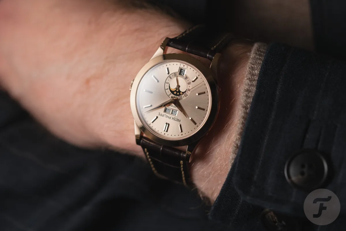 Patek Philippe logo on the folding clasp