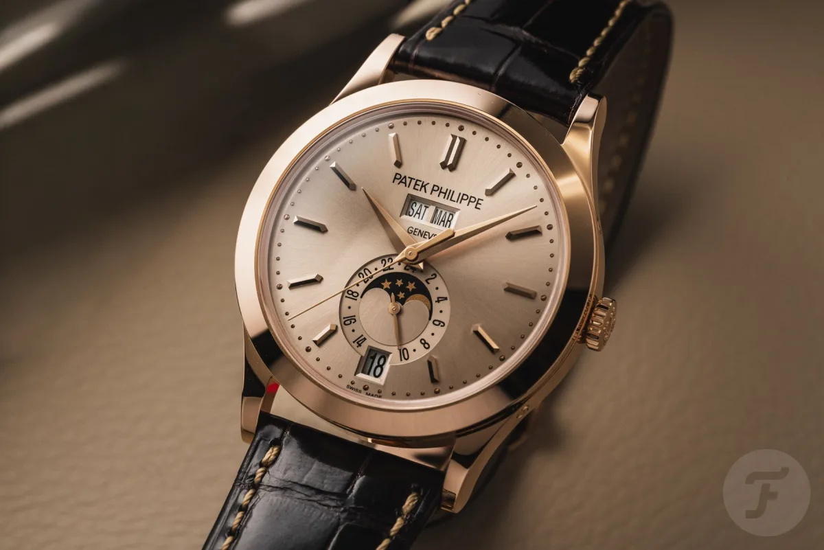 Side view showing the watch's thickness