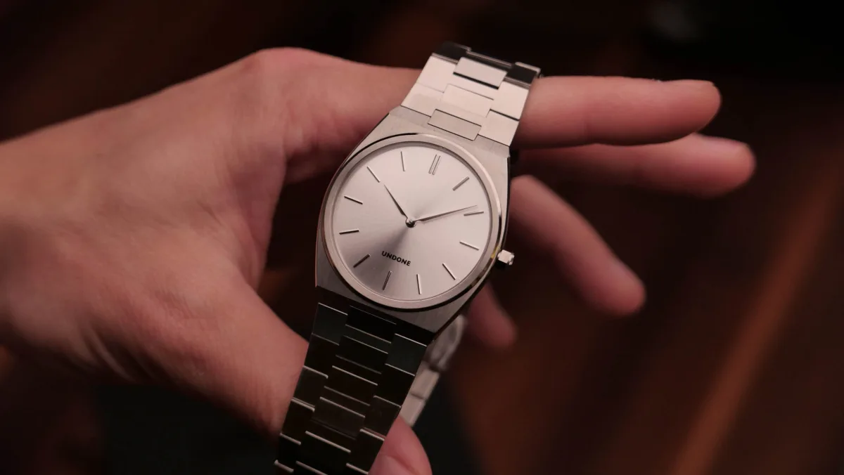 Minimalistic dial of Undone Slim